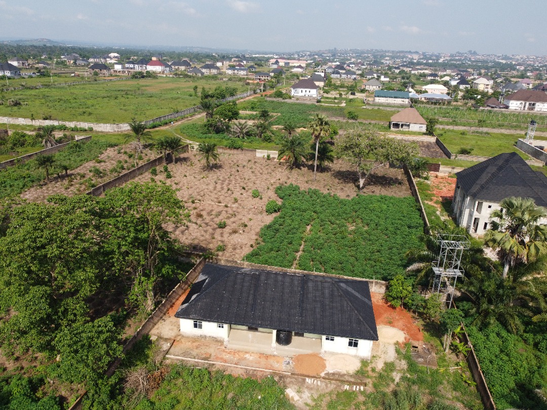 MORETHAN 5 PLOTS OF LAND WITH 2 UNITS OF THREE BEDROOM FLATS INSIDE THE COMPOUND